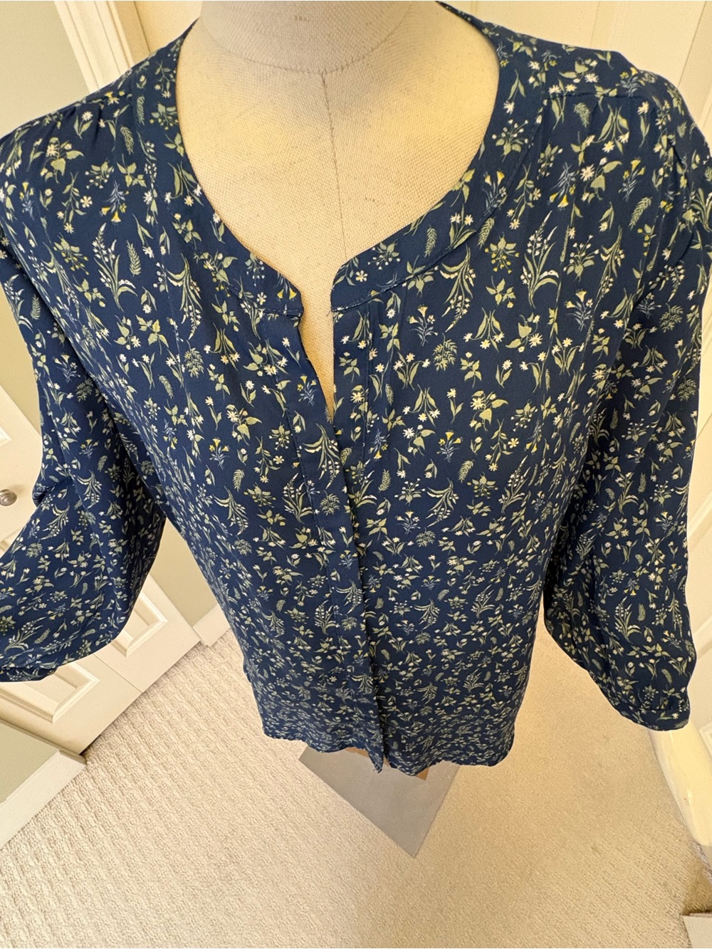 JACHS Girlfriend Navy Botanical Print Split-Neck Blouse. Like New Sz XL